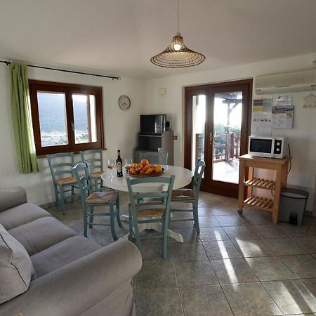 マゴマーダスCasa Nel Vigneto Con Vista Mareアパートメント エクステリア 写真